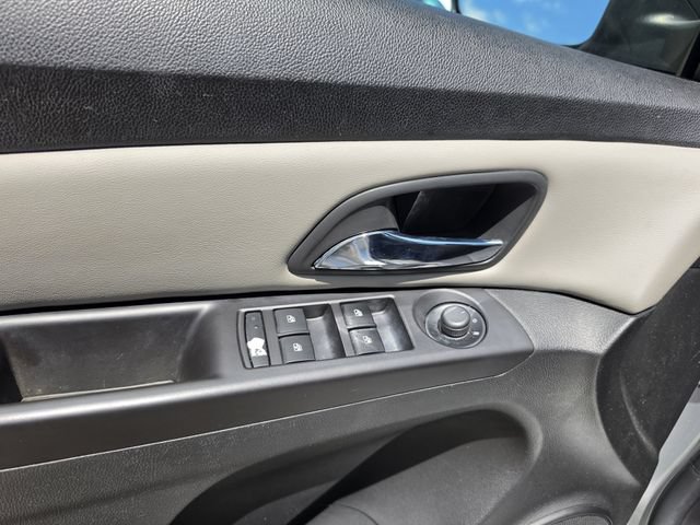 Used 2014 Chevrolet Cruze LS FWD image 16