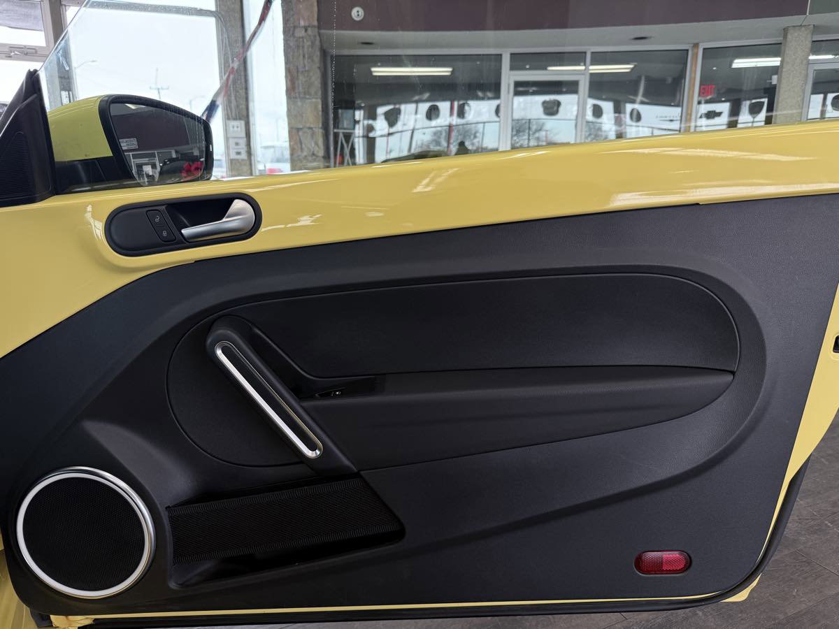 Used 2013 Volkswagen Beetle 2.5 image 29