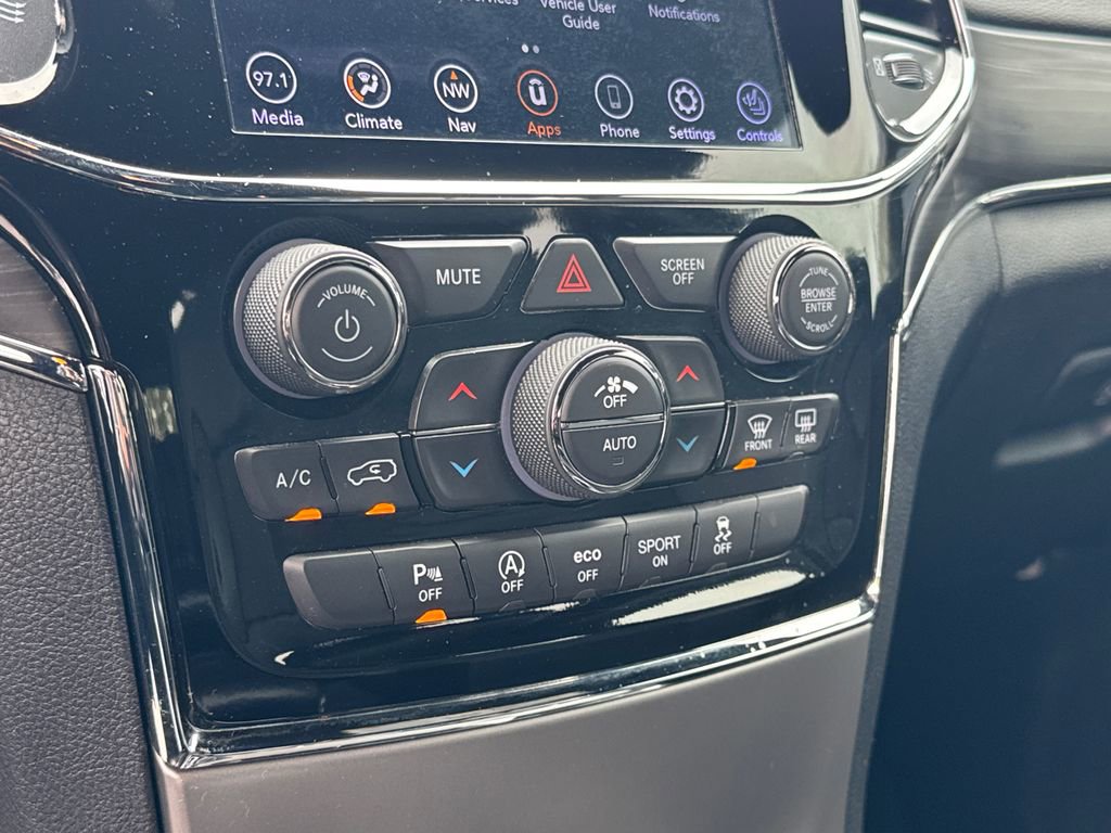 Used 2020 Jeep Grand Cherokee Limited w/ Luxury Group II image 31