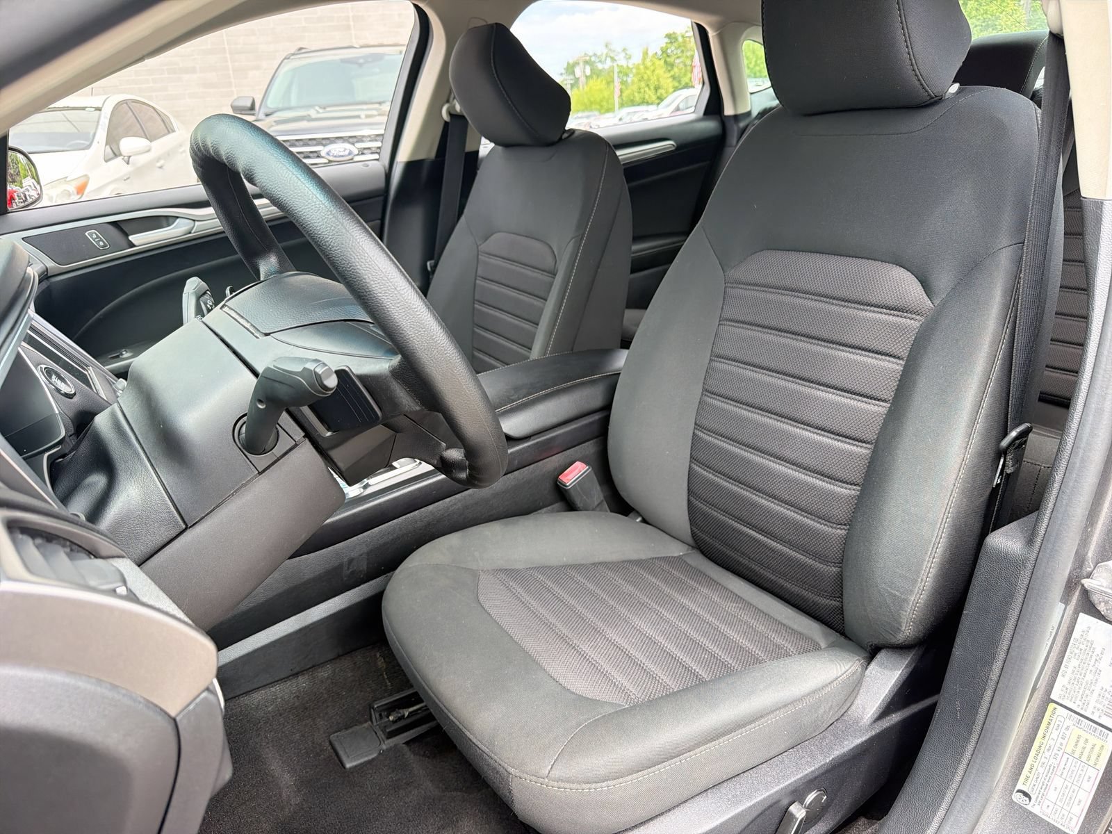 Used 2020 Ford Fusion SE FWD image 17