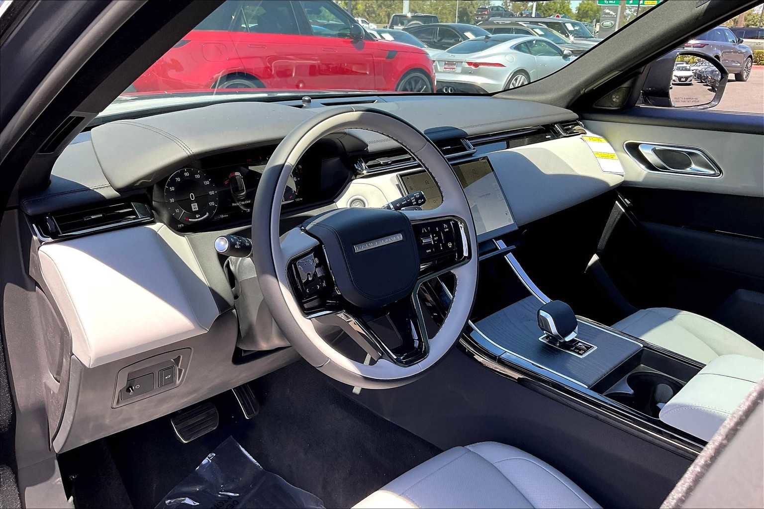 New 2026 Land Rover Range Rover Velar Dynamic SE image 8