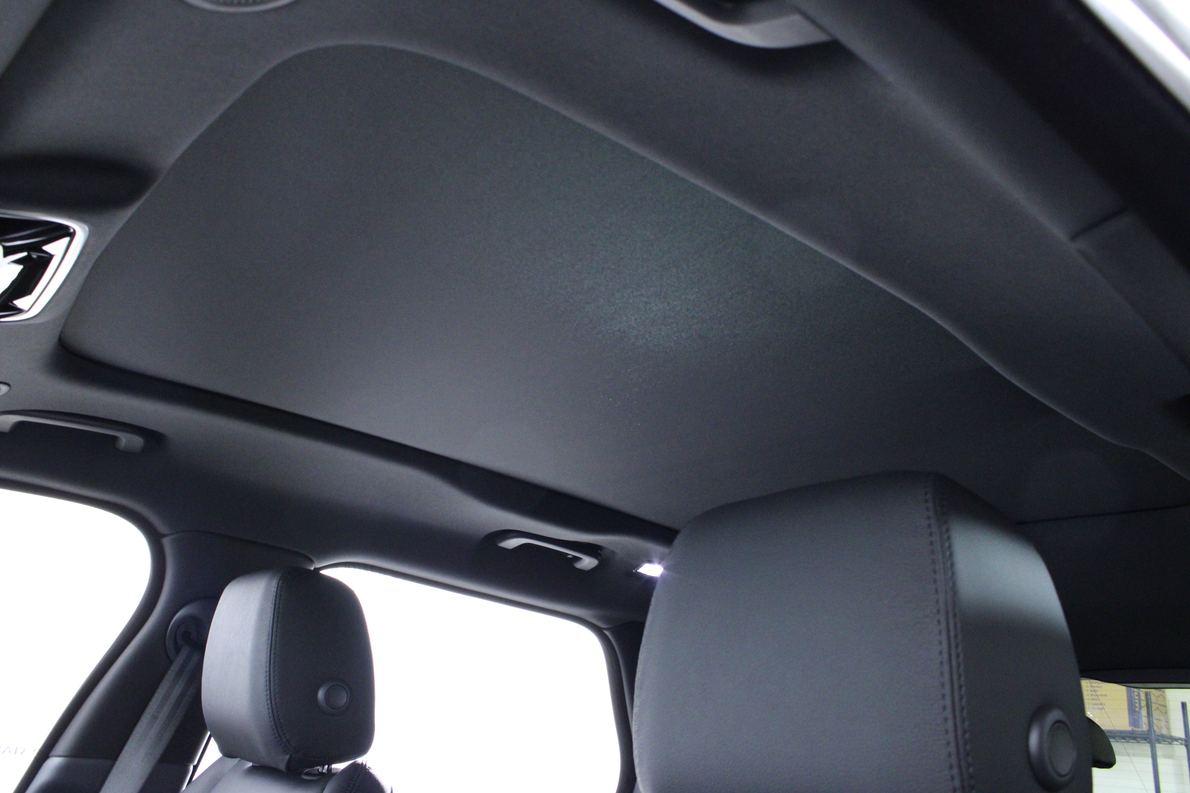 New 2026 Land Rover Range Rover Velar Dynamic SE image 23