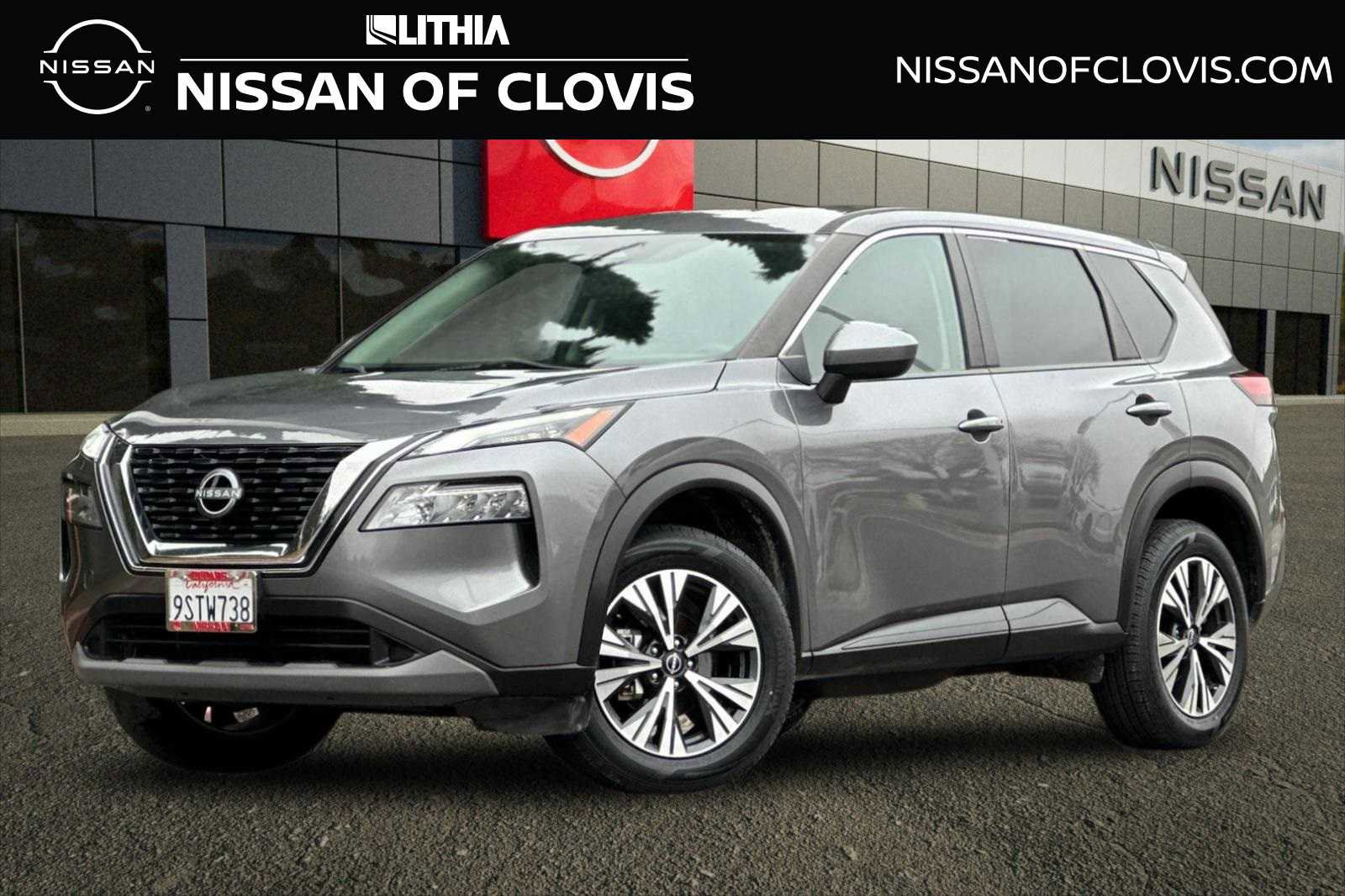Used 2023 Nissan Rogue SV image 1
