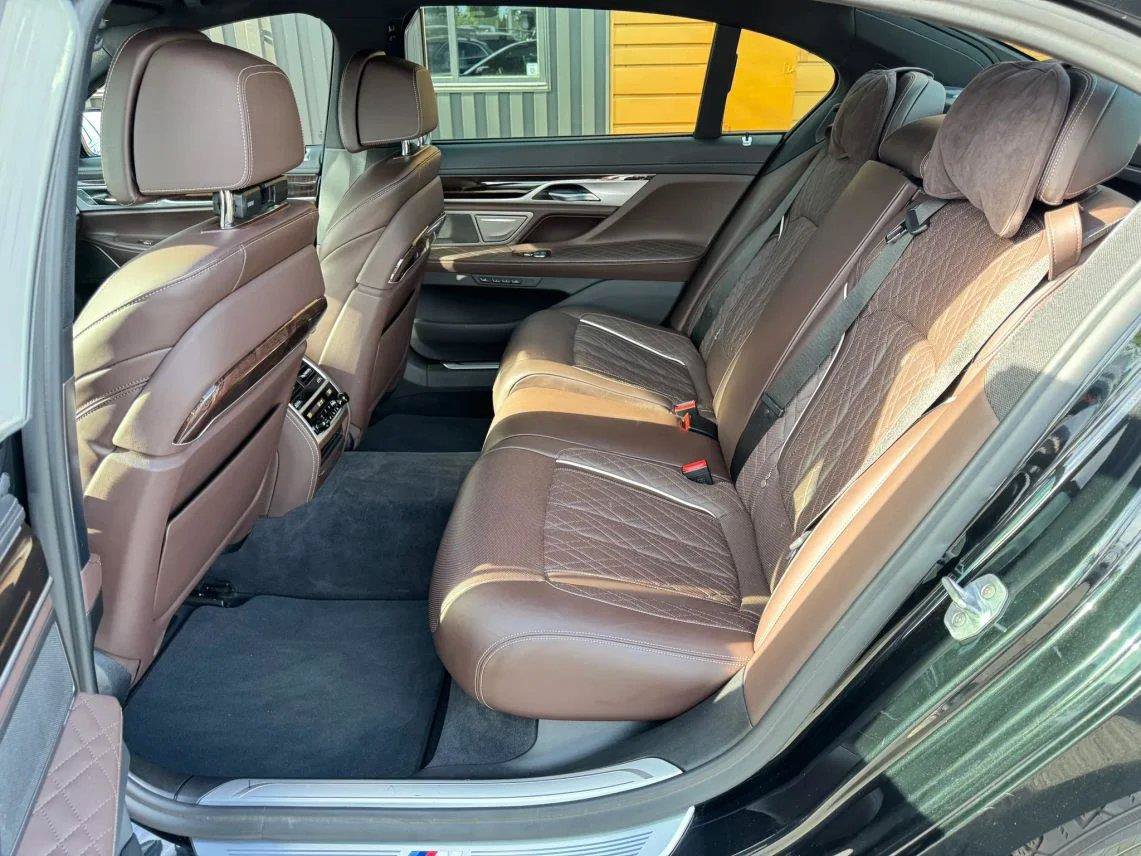 Used 2020 BMW 750i xDrive w/ Executive Package AWD/4WD image 21