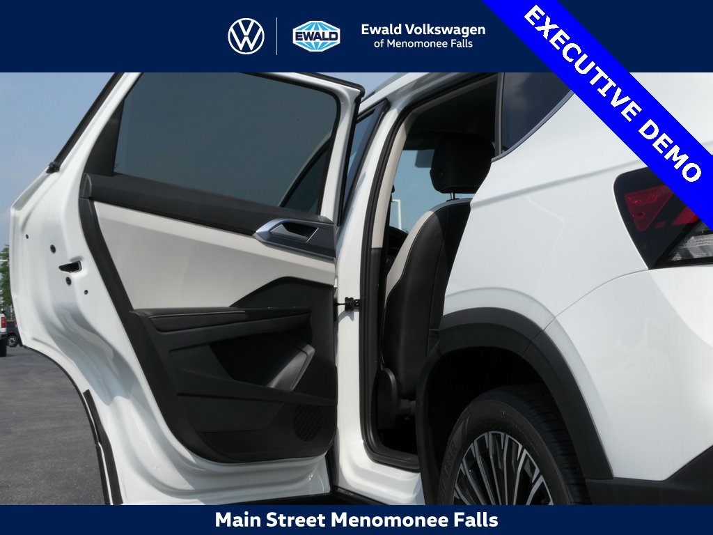New 2025 Volkswagen Taos SE image 31