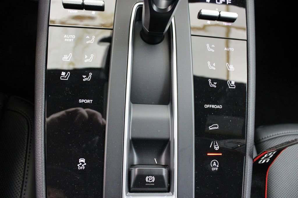 New 2026 Porsche Macan image 38