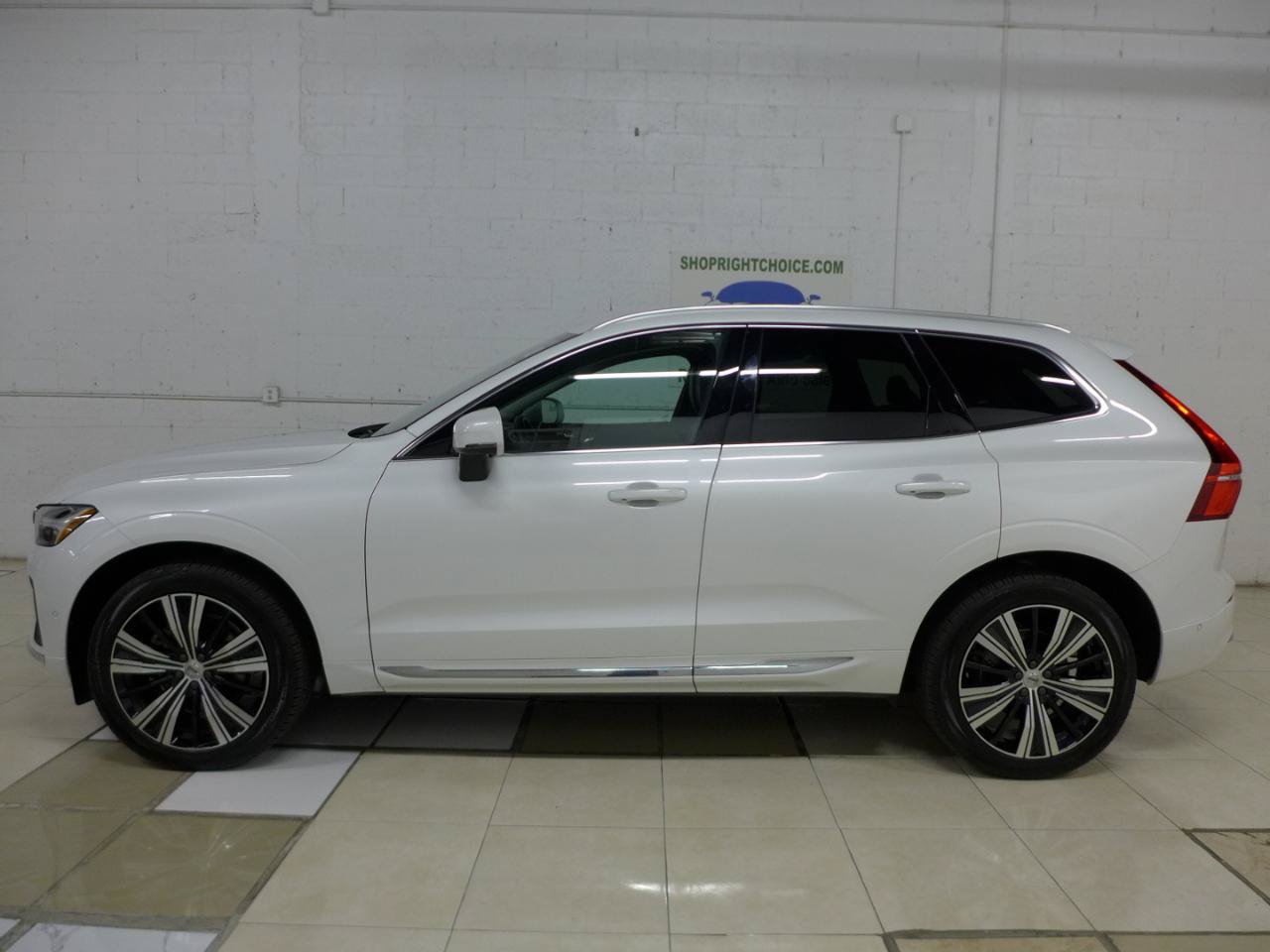 Used 2023 Volvo XC60 B5 Plus w/ Climate Package AWD/4WD image 7