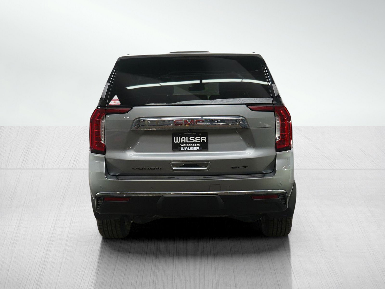 Used 2023 GMC Yukon XL SLT w/ SLT Premium Package image 4