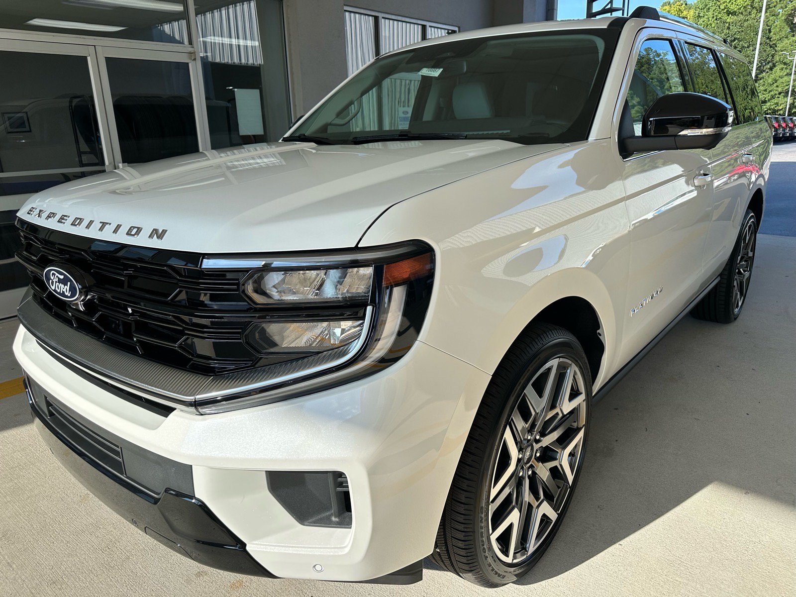 New 2027 Ford Expedition Platinum w/ Platinum Ultimate Package AWD/4WD image 3