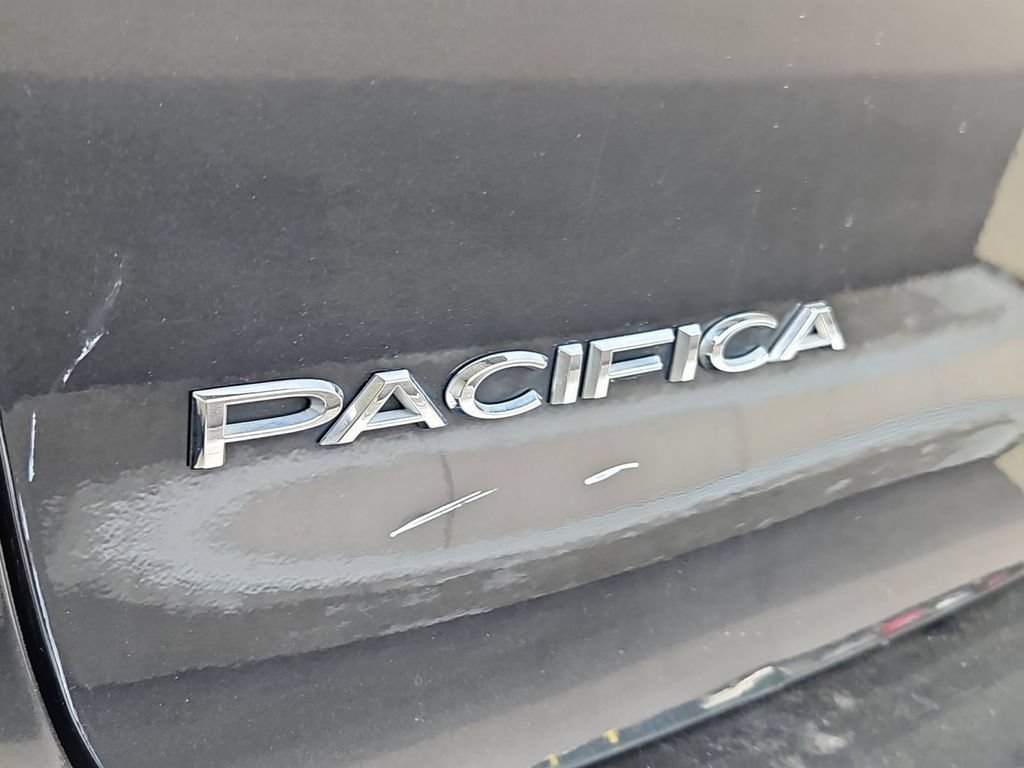 Used 2017 Chrysler Pacifica Touring-L FWD image 26