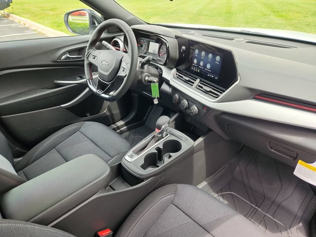 New 2026 Chevrolet Trax RS w/ Sunroof Package FWD image 17
