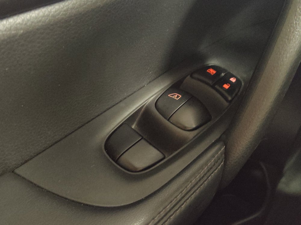 Used 2018 Nissan Rogue S FWD image 27