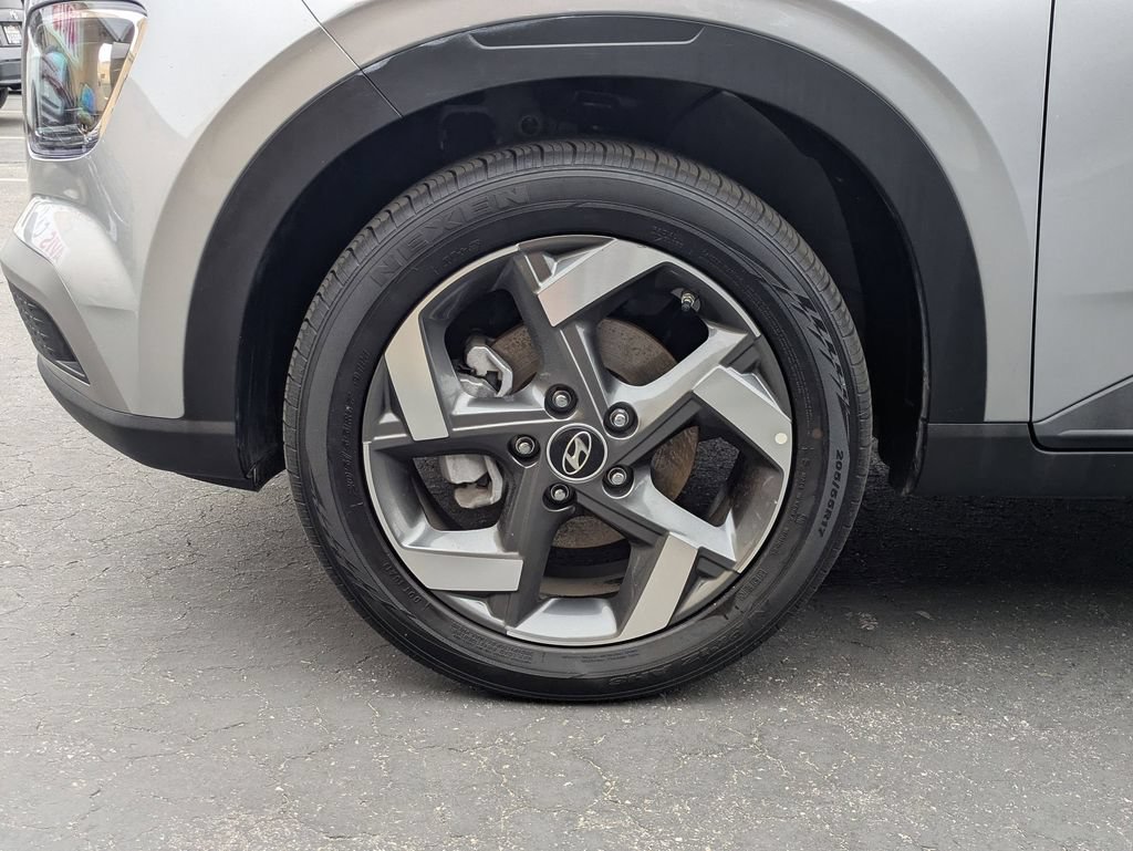 Used 2025 Hyundai Venue SEL FWD image 14