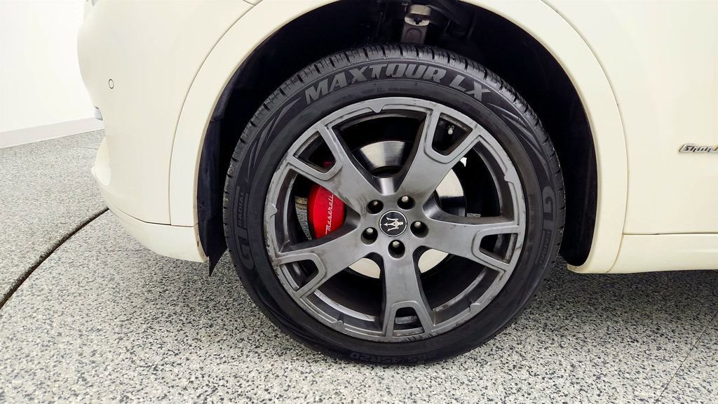 Used 2019 Maserati Levante GranLusso image 9