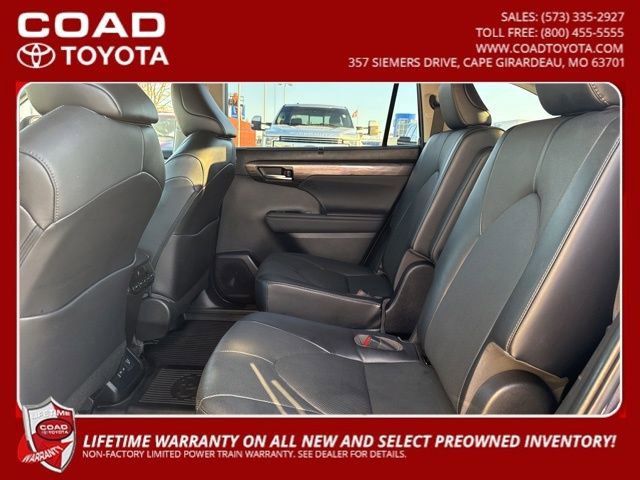 Used 2023 Toyota Highlander Limited image 12