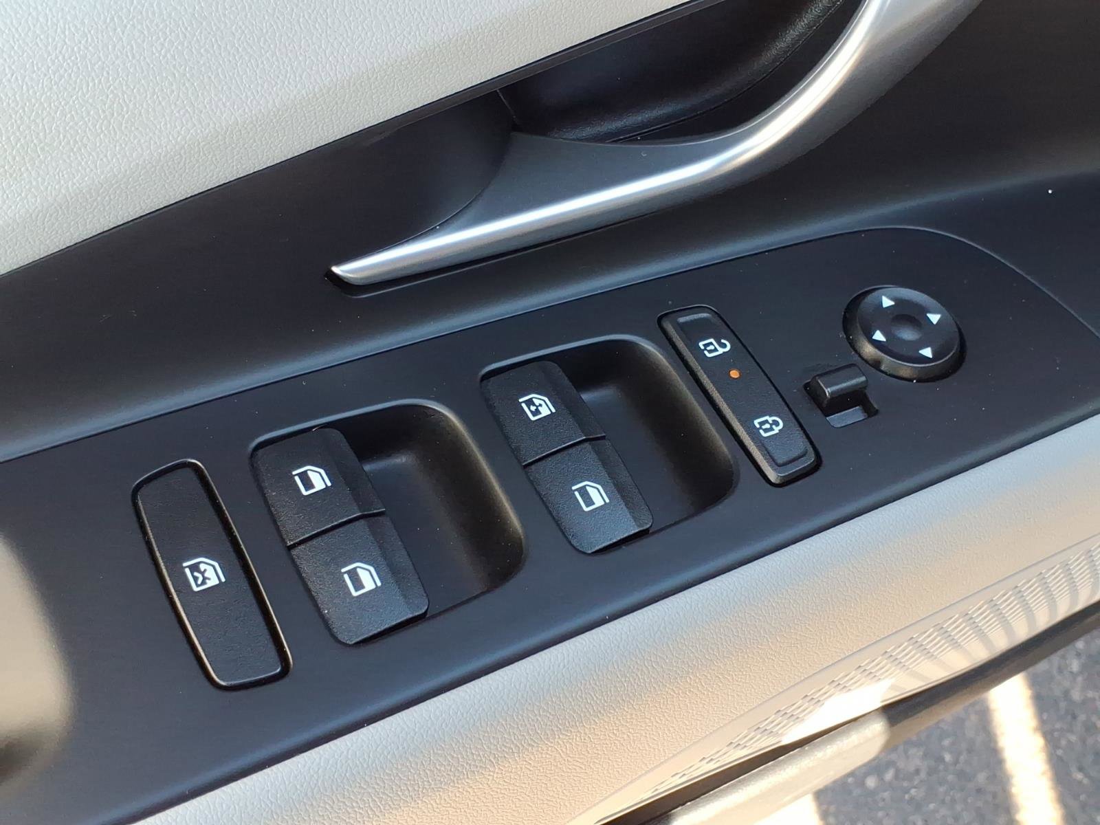 Certified 2025 Hyundai Elantra Limited FWD image 12