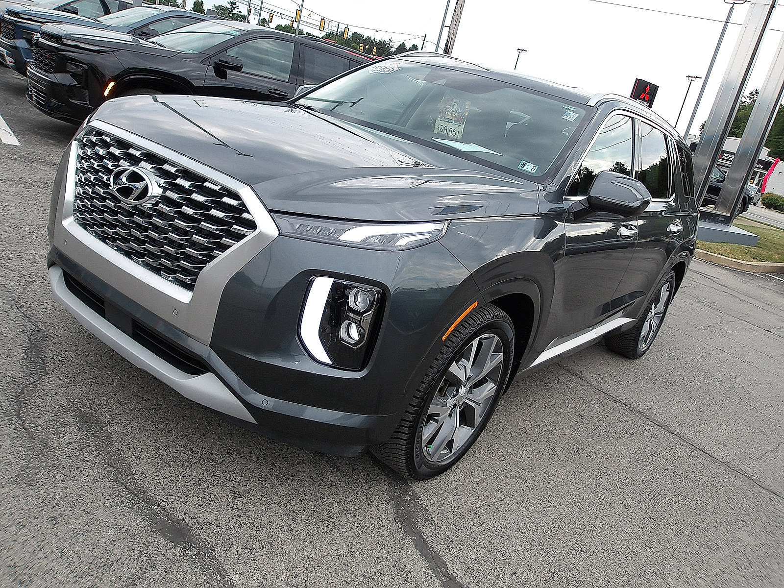 Used 2022 Hyundai Palisade Limited w/ Cargo Package AWD/4WD image 2