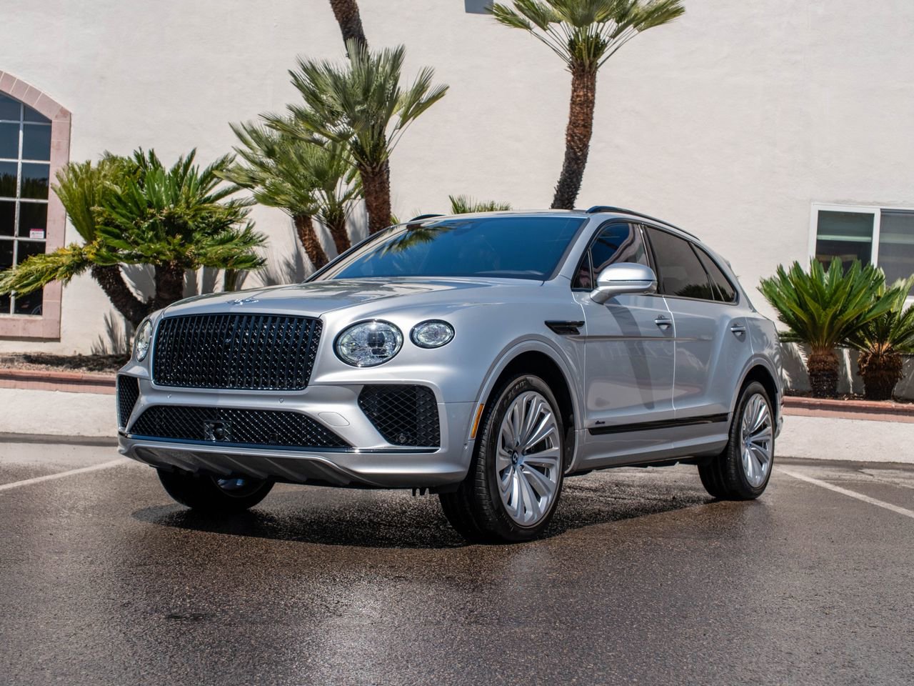 Used 2024 Bentley Bentayga image 32