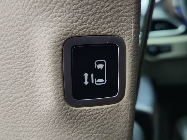 Used 2019 Chrysler Pacifica Touring-L FWD image 24
