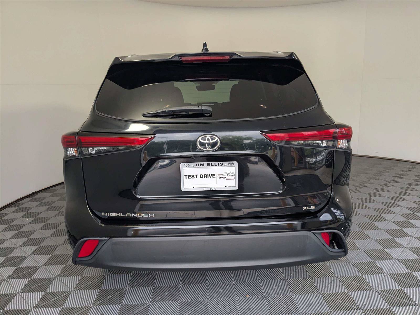 Used 2021 Toyota Highlander XLE FWD image 5