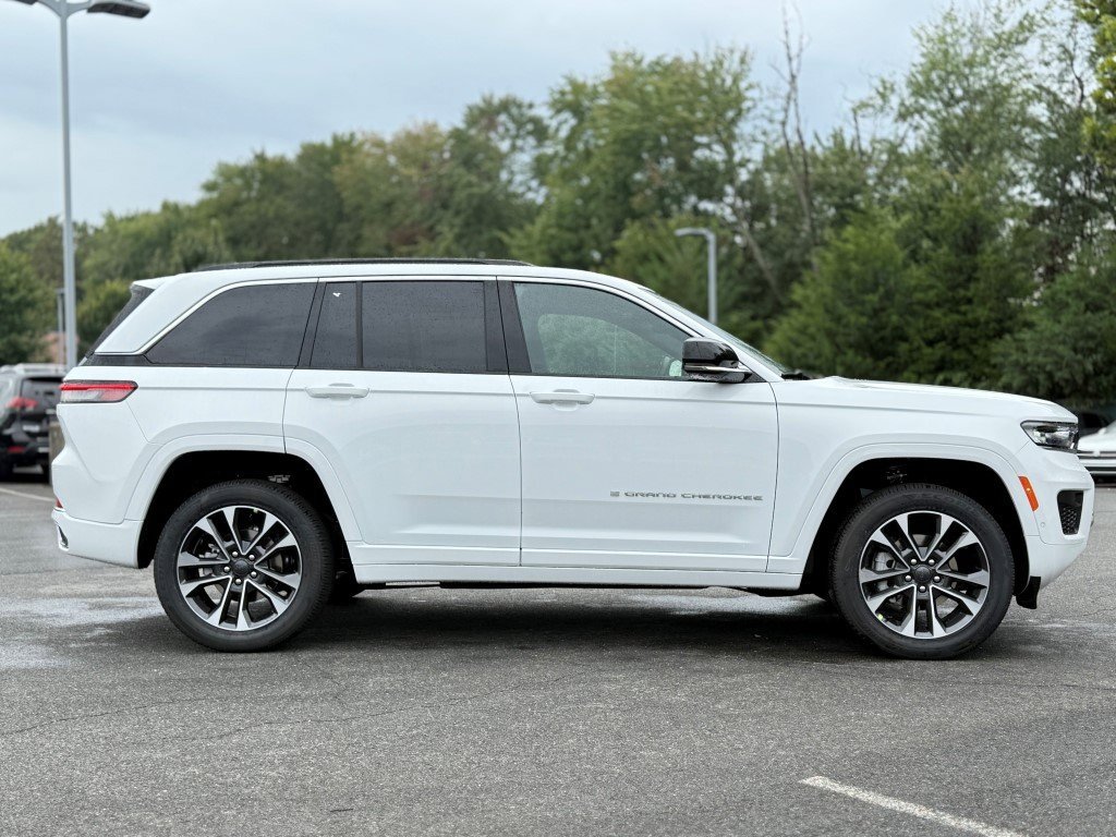 New 2025 Jeep Grand Cherokee Overland w/ Adv Protech Group III image 2