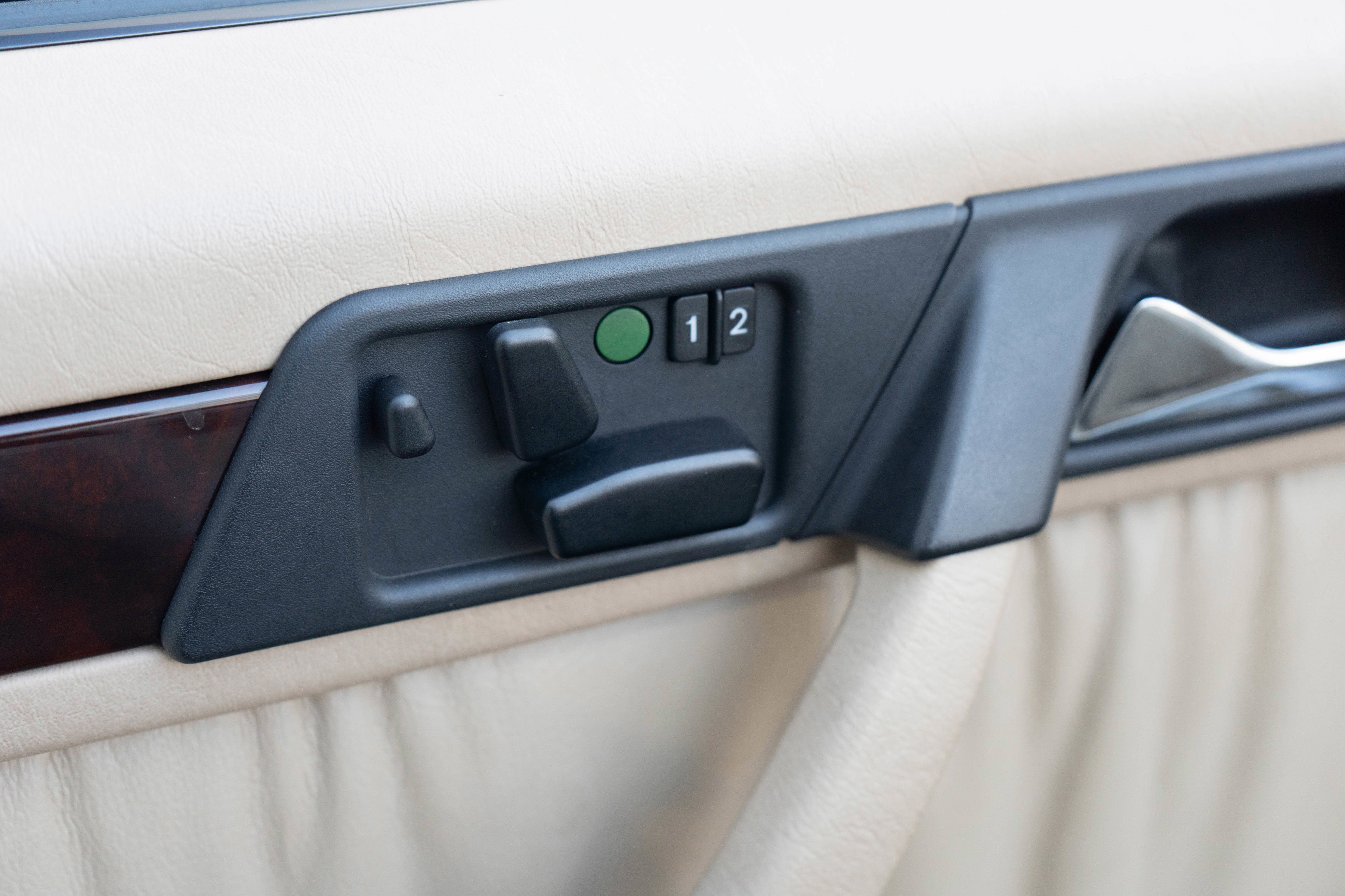 Used 1995 Mercedes-Benz E 320 Convertible image 11