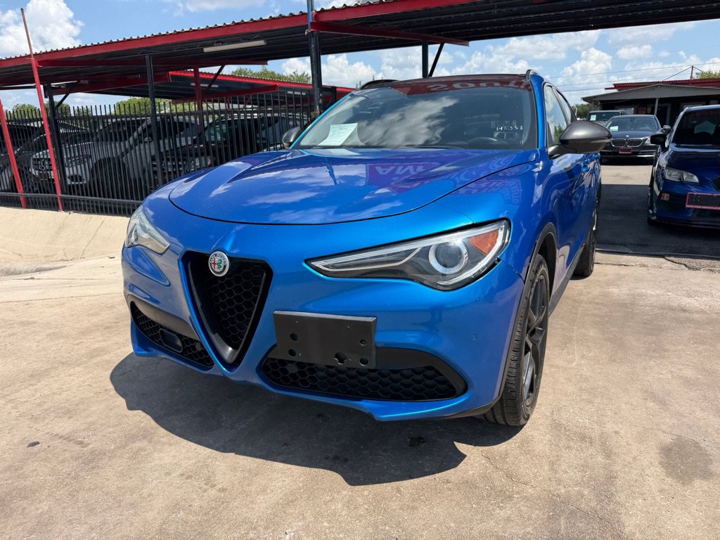 Used 2019 Alfa Romeo Stelvio AWD w/ Nero Edizione image 6