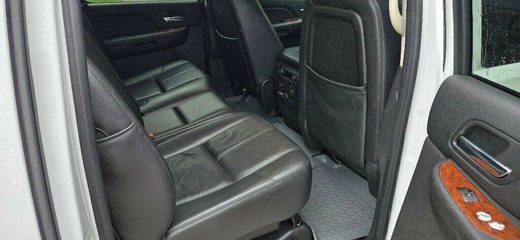 Used 2008 Chevrolet Avalanche LTZ w/ LTZ Preferred Equipment Group AWD/4WD image 17