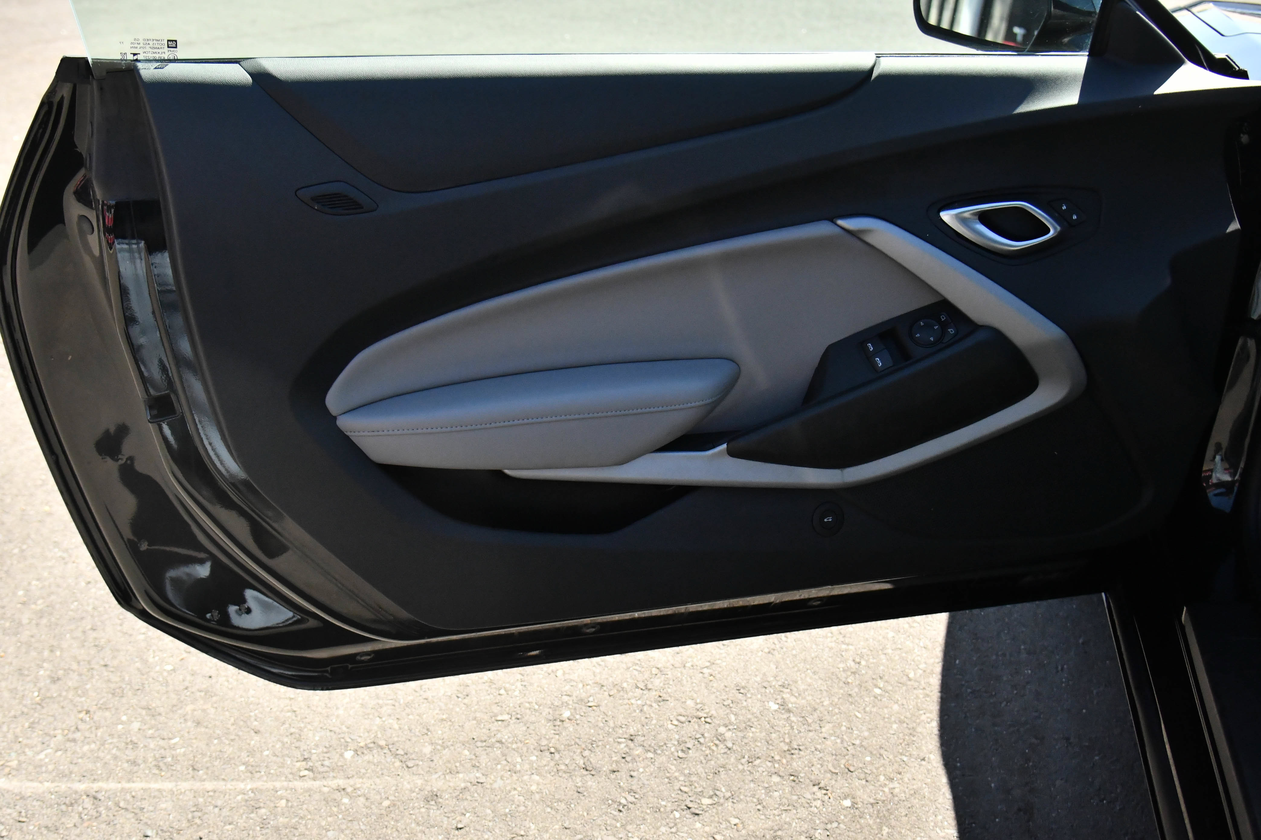 Used 2023 Chevrolet Camaro LT RWD image 13