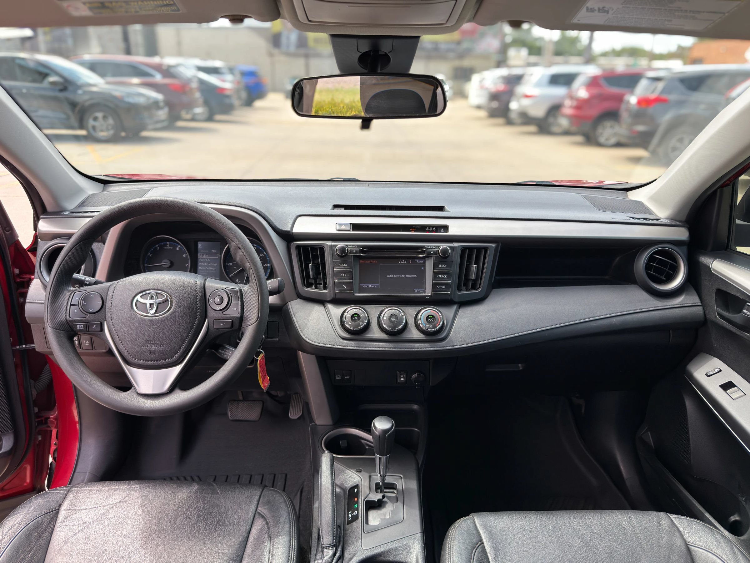 Used 2017 Toyota RAV4 LE FWD image 10