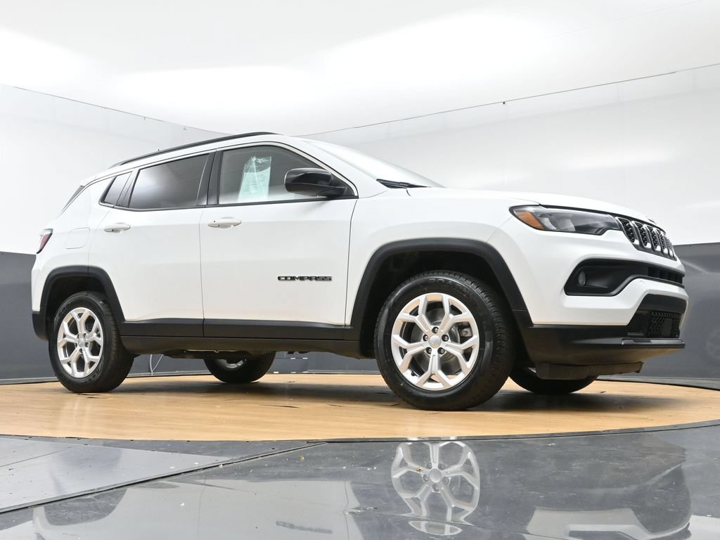Used 2024 Jeep Compass Latitude AWD/4WD image 49