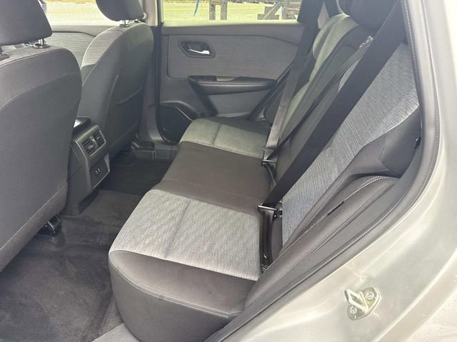 Used 2023 Nissan Rogue SV AWD/4WD image 16