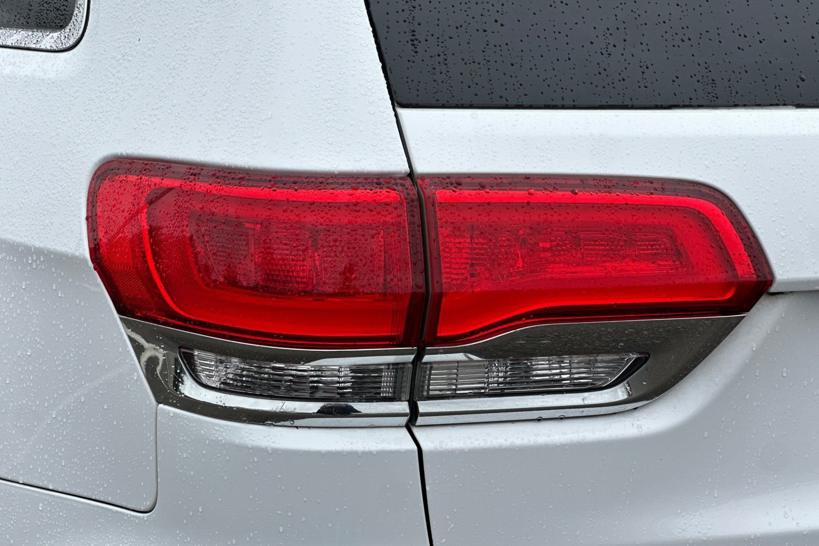 Used 2018 Jeep Grand Cherokee Limited image 48