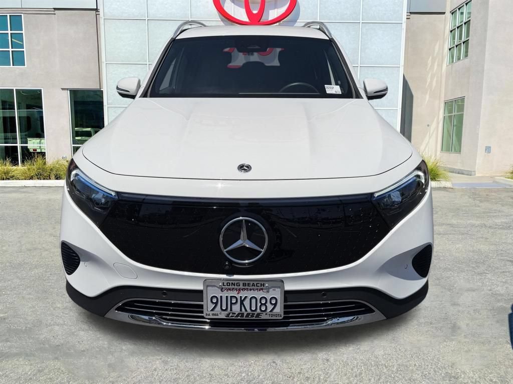 Used 2025 Mercedes-Benz EQB 300 4MATIC image 3