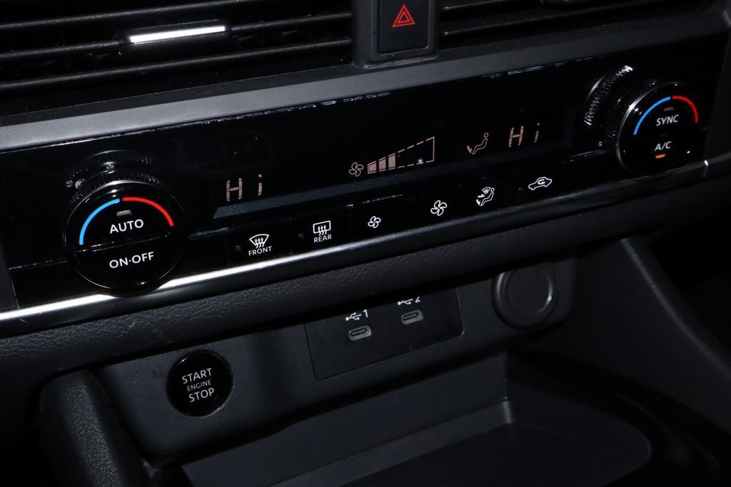 Certified 2025 Nissan Rogue SV image 30