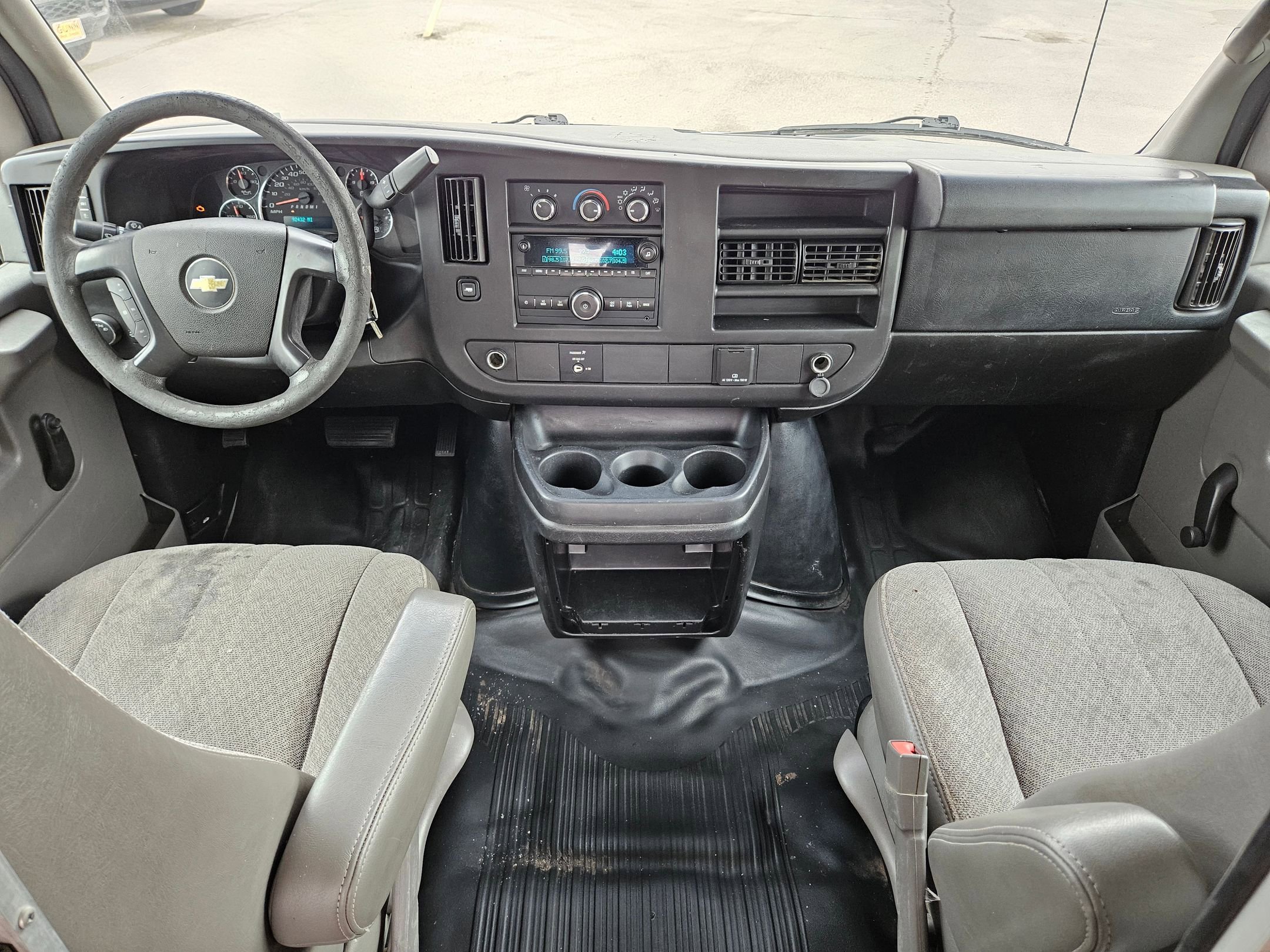 Used 2015 Chevrolet Express 3500 Extended image 13