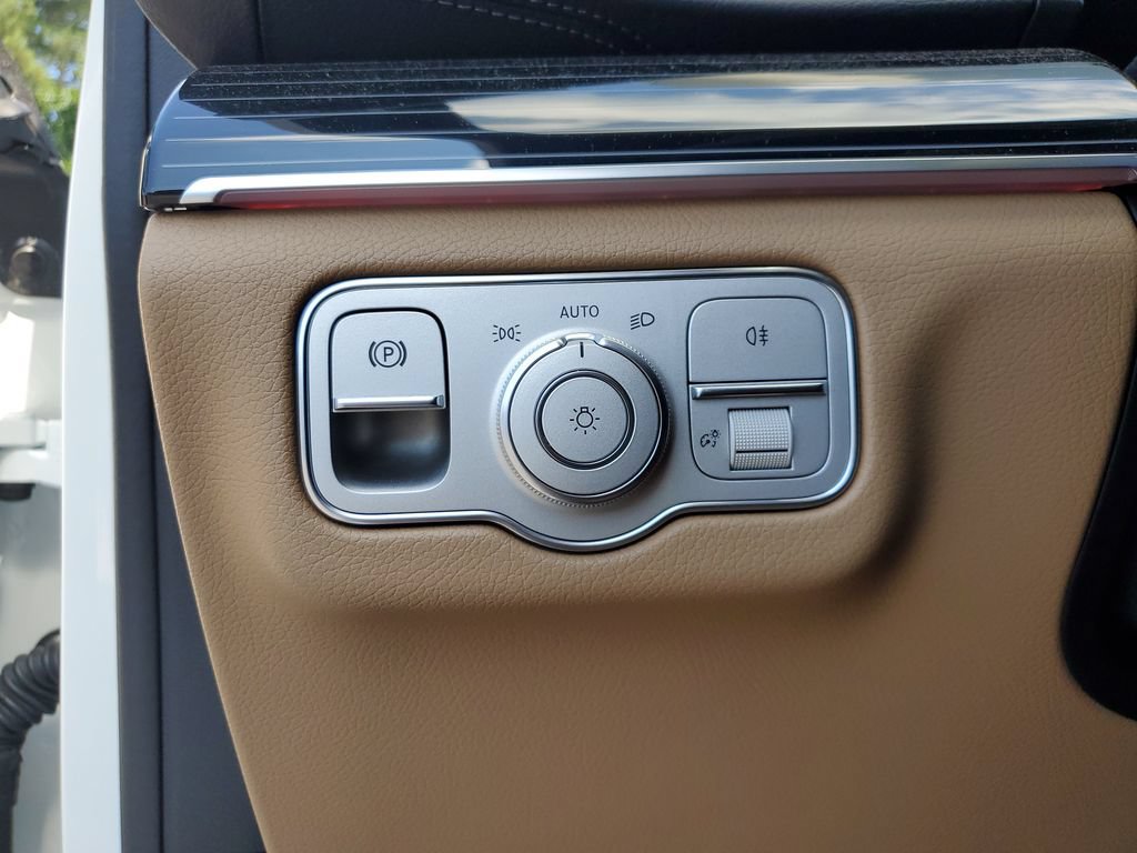 Used 2025 Mercedes-Benz GLS 580 4MATIC image 30