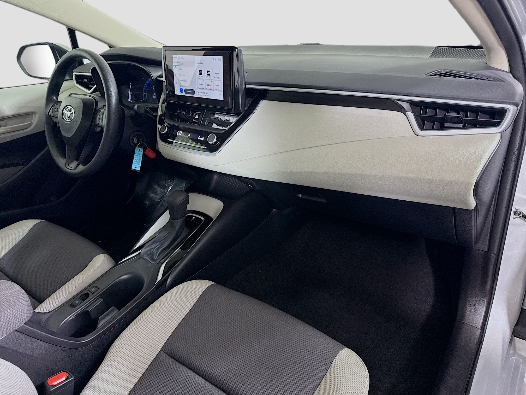 Used 2026 Toyota Corolla LE FWD image 29