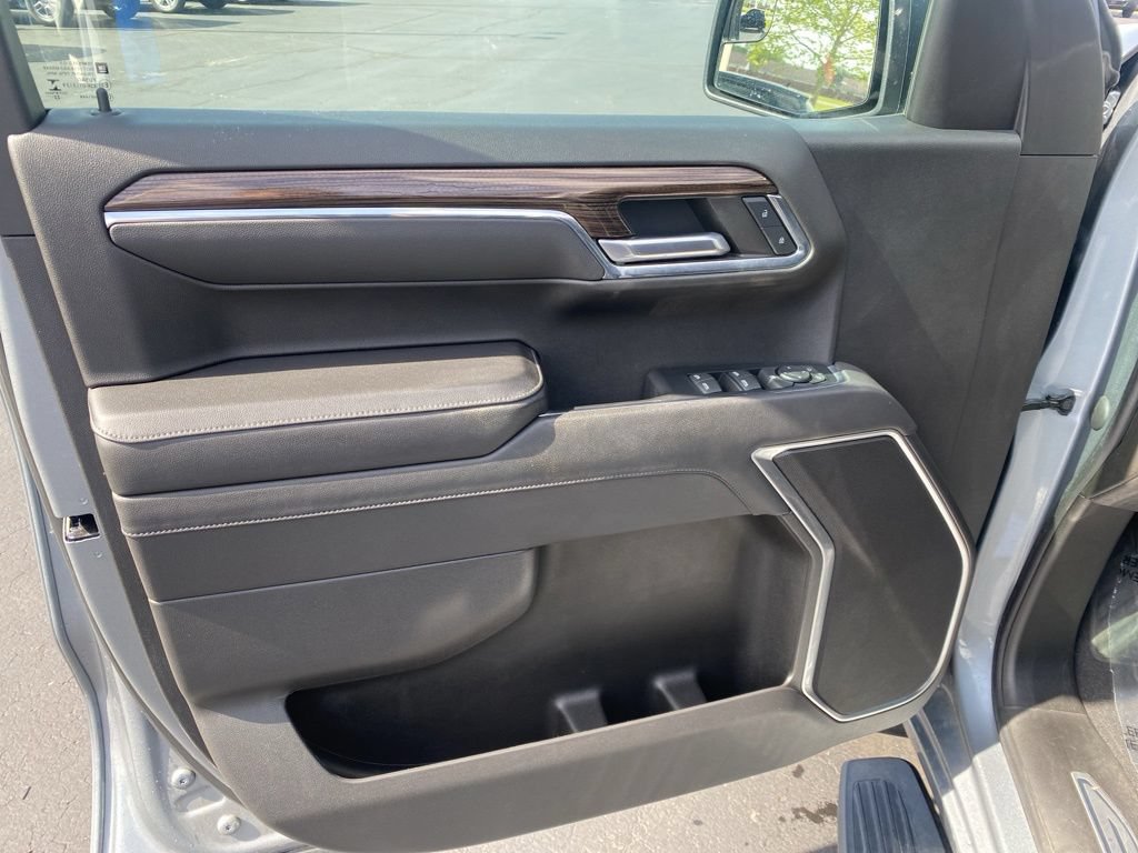 Used 2023 Chevrolet Silverado 1500 LT AWD/4WD image 17