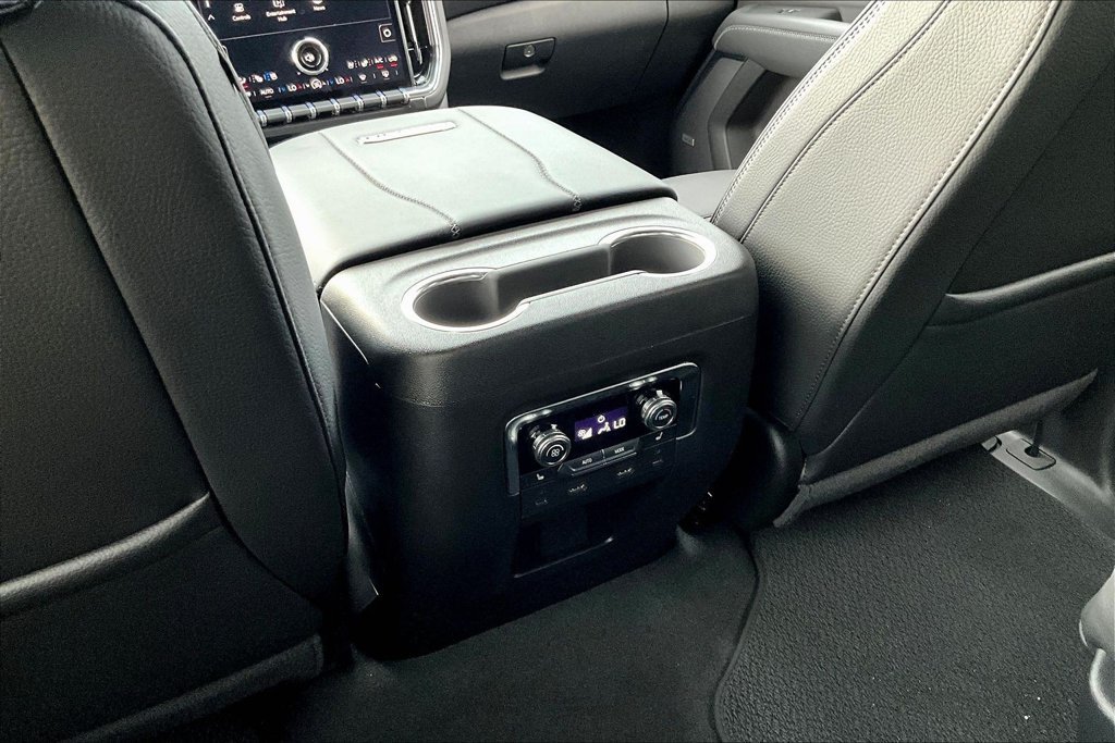 Used 2026 GMC Yukon Denali w/ Denali Reserve Package AWD/4WD image 12