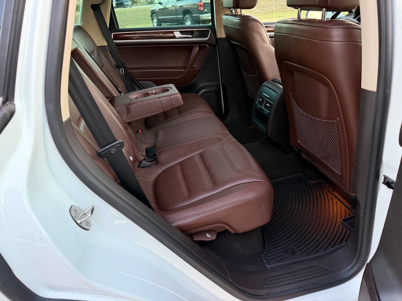 Used 2013 Volkswagen Touareg TDI image 28