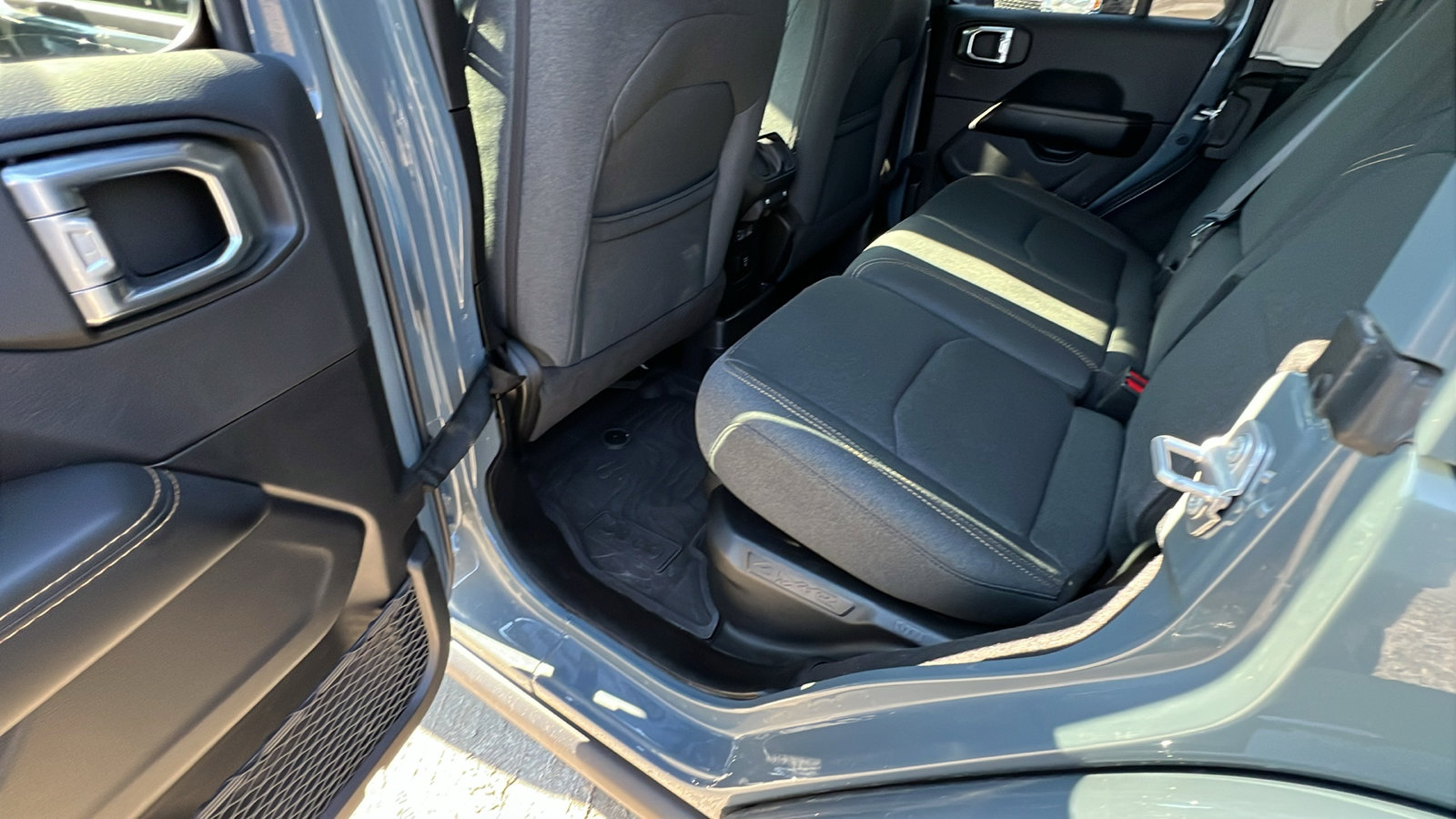 Used 2025 Jeep Wrangler Backcountry 4xe image 22