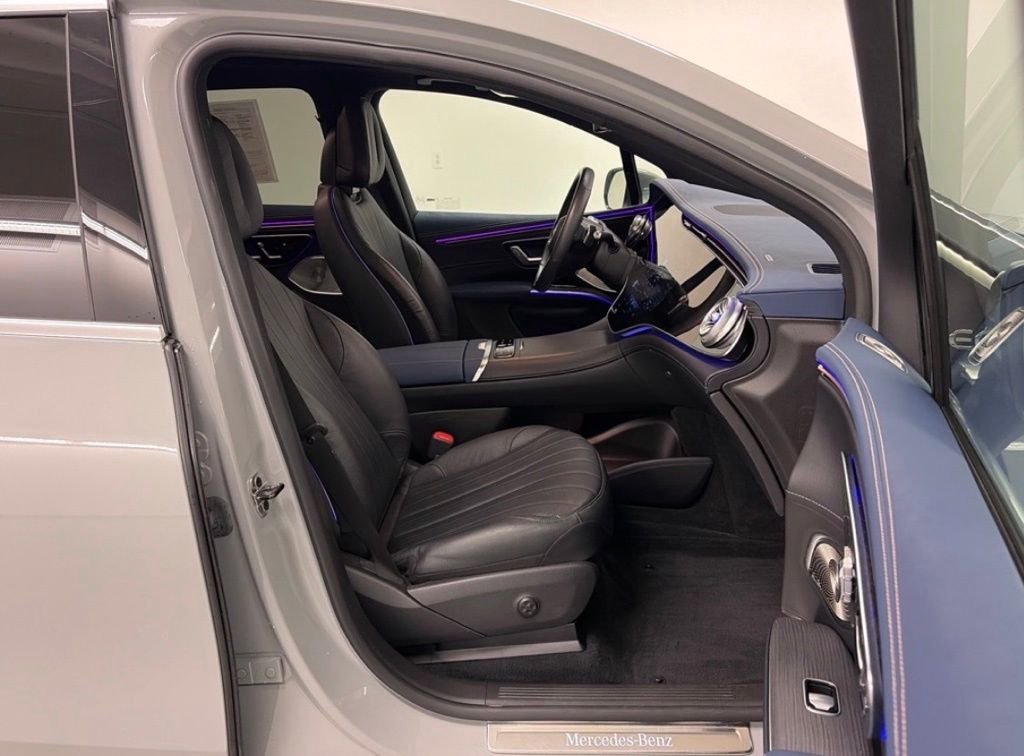 Certified 2023 Mercedes-Benz EQS 580 4MATIC SUV w/ Acoustic Comfort Package image 16