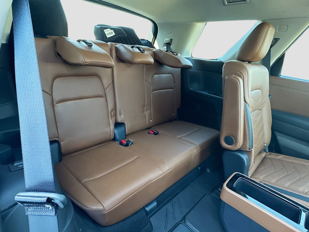 Used 2025 Nissan Pathfinder Platinum image 28