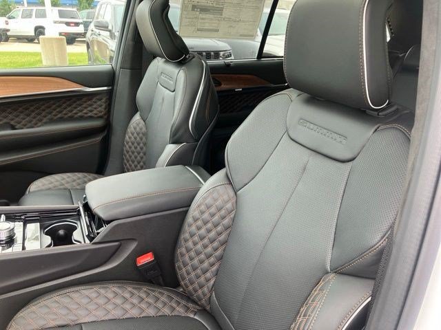 New 2026 Jeep Grand Cherokee Summit AWD/4WD image 12