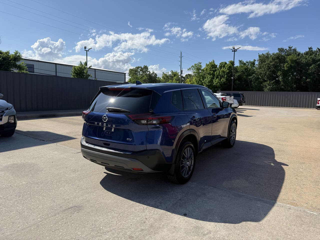 Used 2021 Nissan Rogue SV FWD image 4