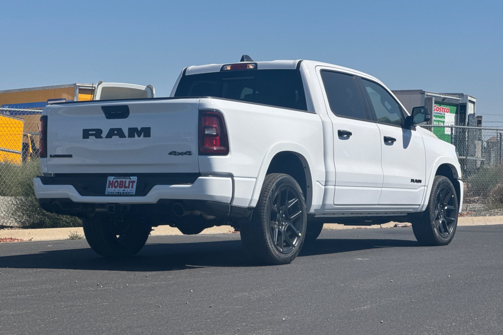 New 2027 RAM 1500 Laramie AWD/4WD image 3