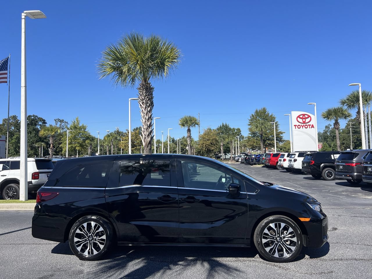 Used 2025 Honda Odyssey Elite image 11