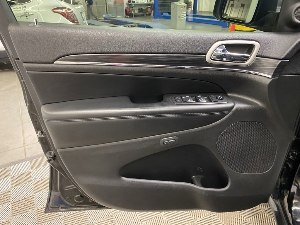 Used 2020 Jeep Grand Cherokee Limited image 10