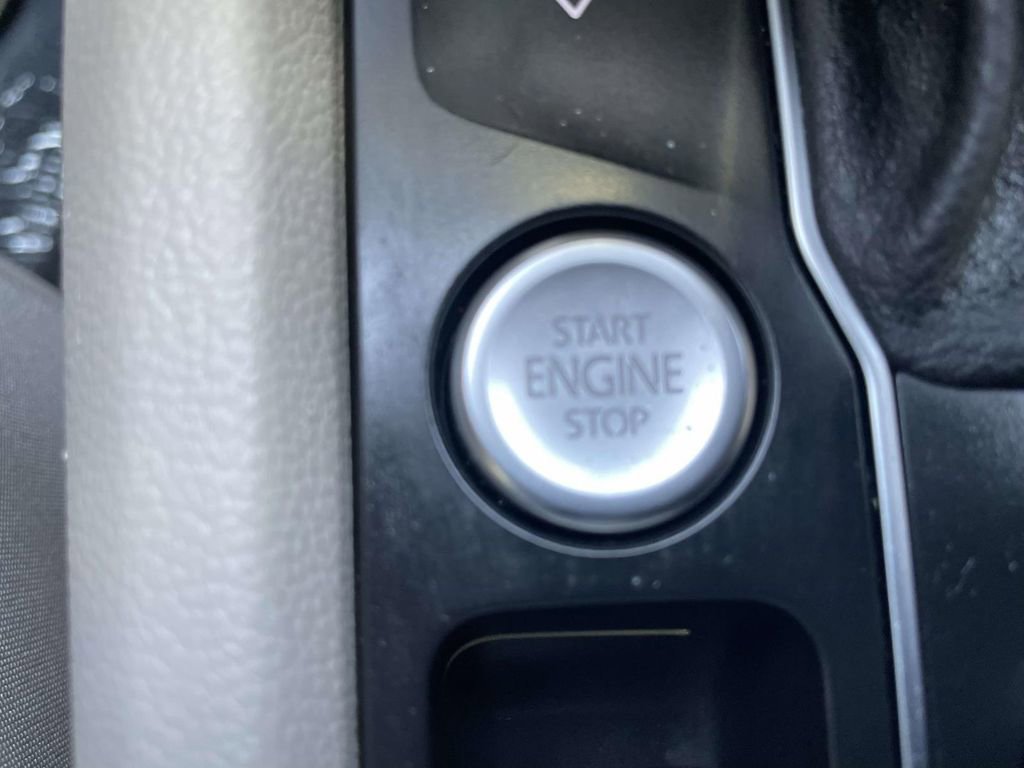 Used 2019 Volkswagen Atlas SEL R-Line image 36